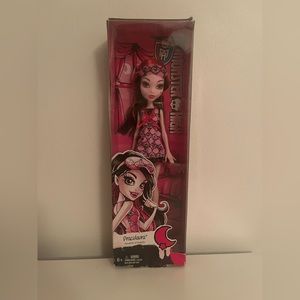 Draculaura sleepover doll